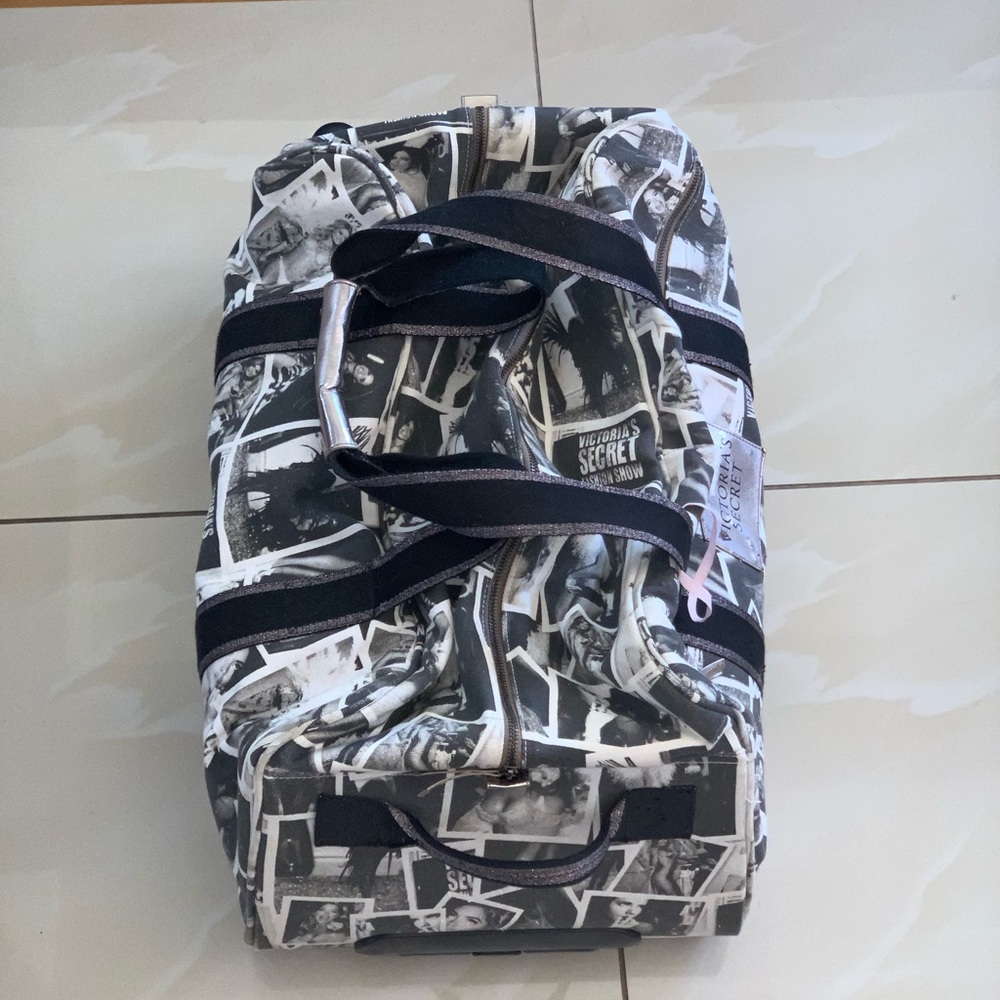 Rare HTF Collectible Supermodel Essential Fashion Show Wheelie Luggage Suitcase - Picture 4 of 13